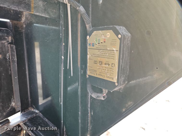 image for item LB9664 2014 Lamar GN3220 equipment trailer