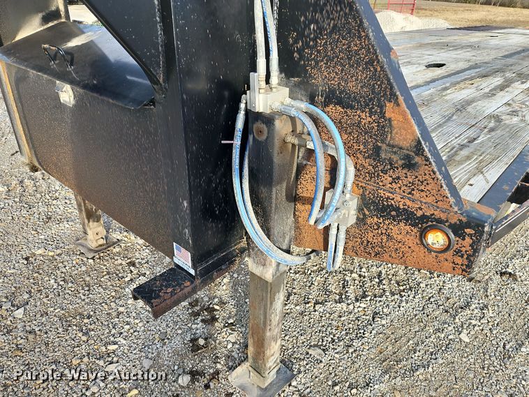 image for item LB9664 2014 Lamar GN3220 equipment trailer