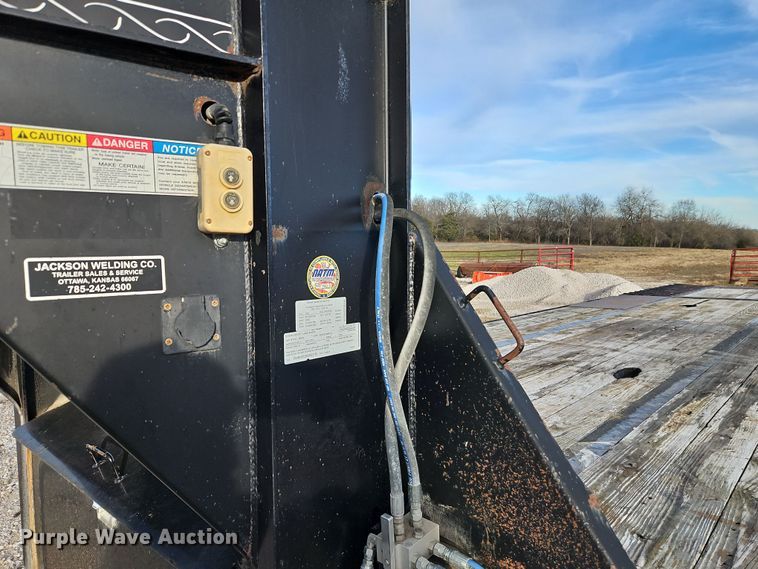 image for item LB9664 2014 Lamar GN3220 equipment trailer