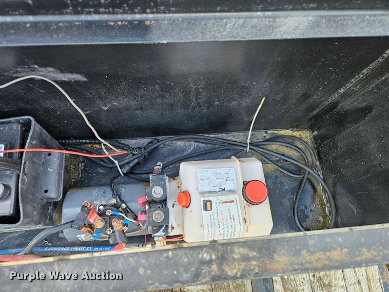 image for item LB9664 2014 Lamar GN3220 equipment trailer