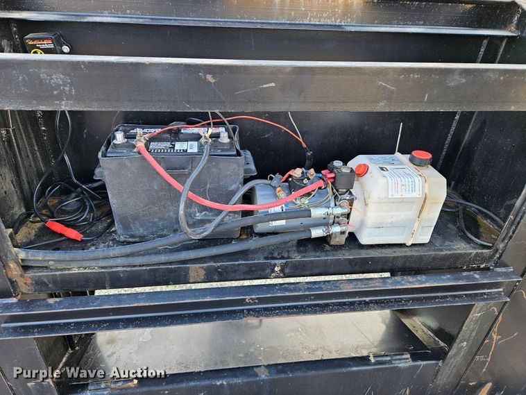 image for item LB9664 2014 Lamar GN3220 equipment trailer