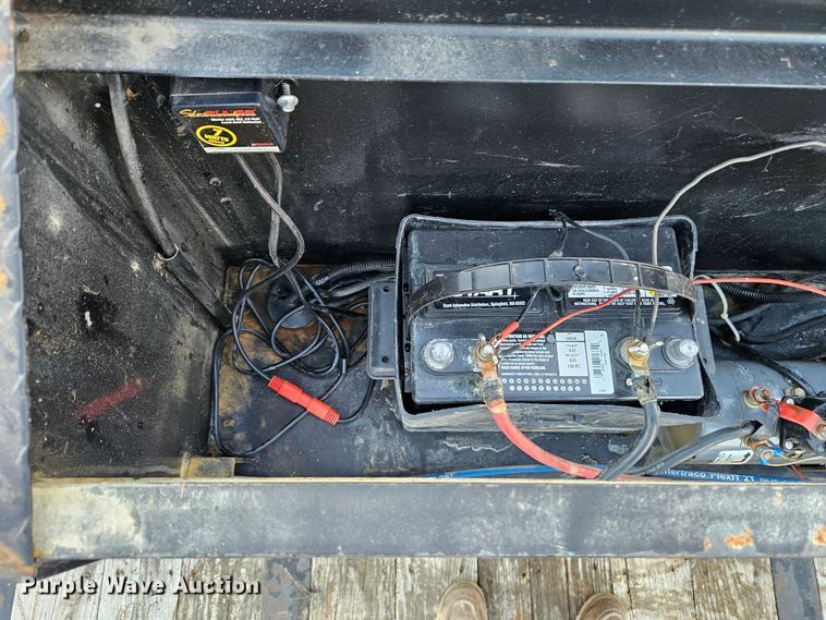 image for item LB9664 2014 Lamar GN3220 equipment trailer