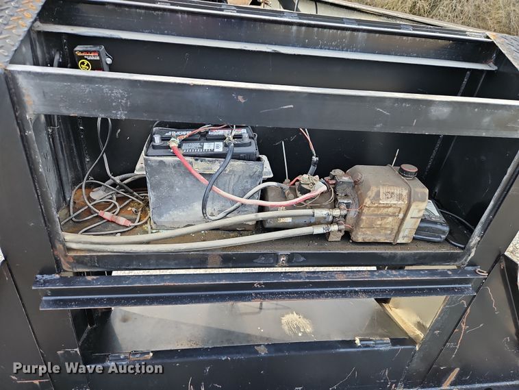 image for item LB9664 2014 Lamar GN3220 equipment trailer