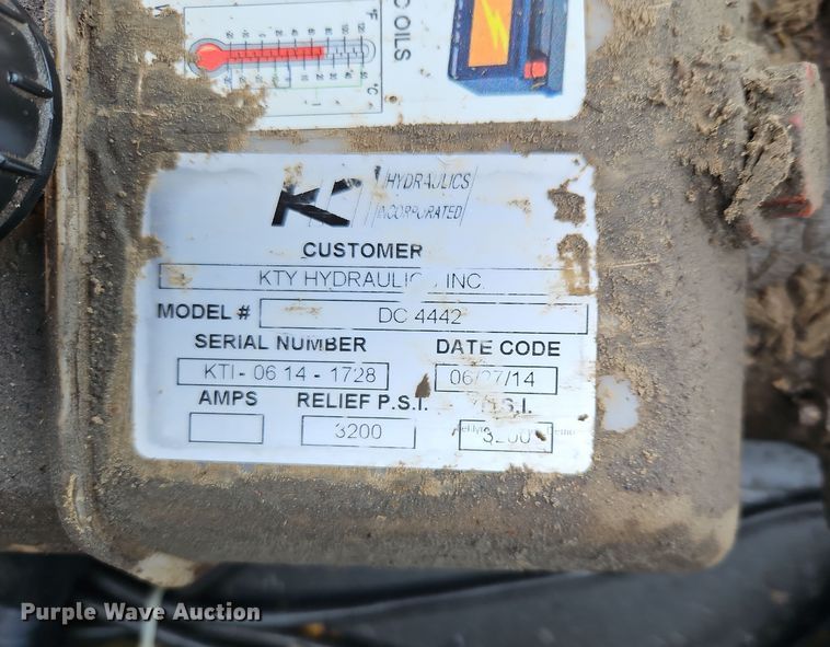 image for item LB9664 2014 Lamar GN3220 equipment trailer