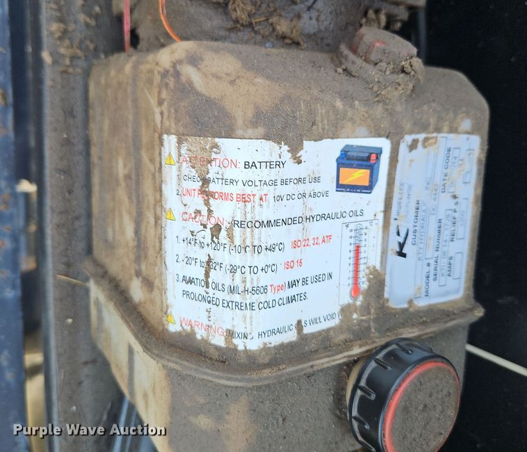 image for item LB9664 2014 Lamar GN3220 equipment trailer