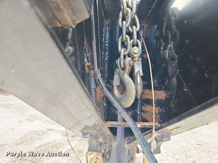 image for item LB9664 2014 Lamar GN3220 equipment trailer