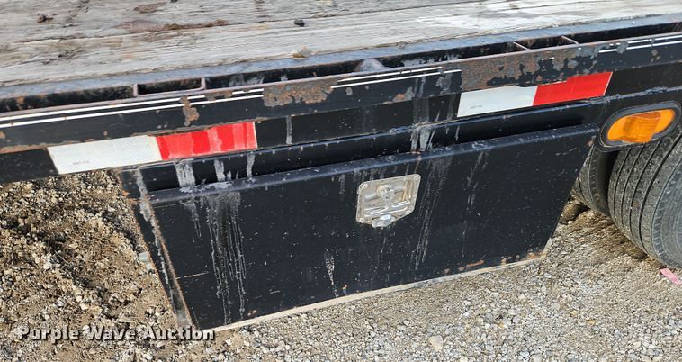 image for item LB9664 2014 Lamar GN3220 equipment trailer