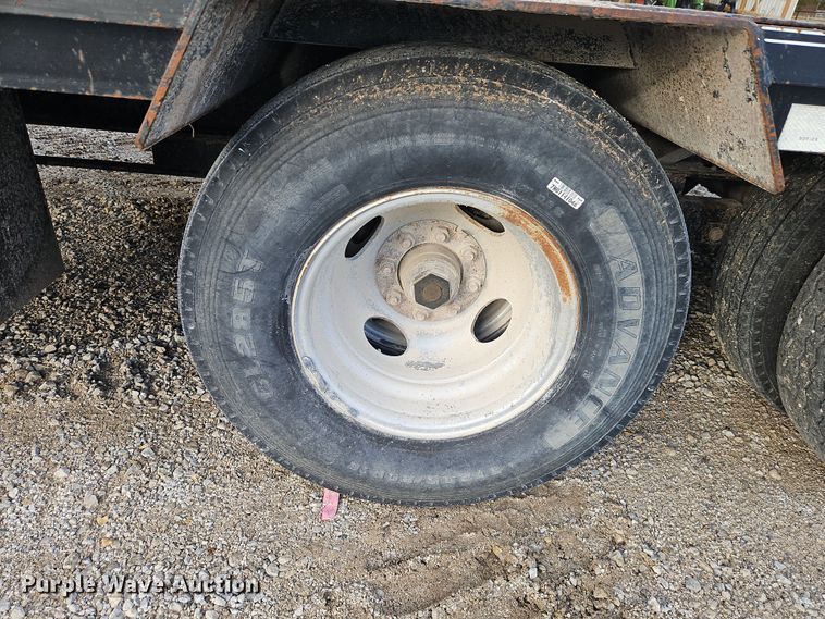 image for item LB9664 2014 Lamar GN3220 equipment trailer