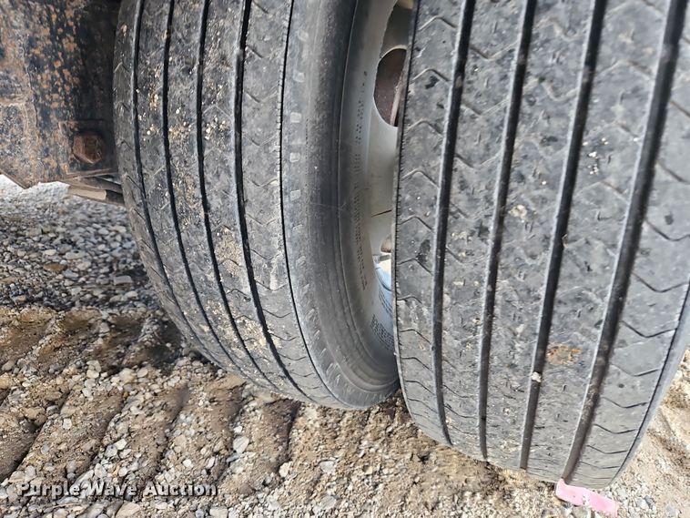 image for item LB9664 2014 Lamar GN3220 equipment trailer