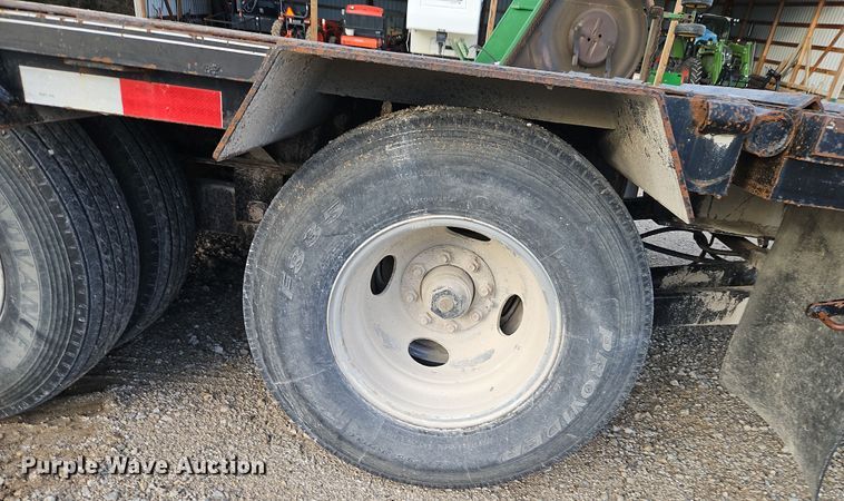 image for item LB9664 2014 Lamar GN3220 equipment trailer