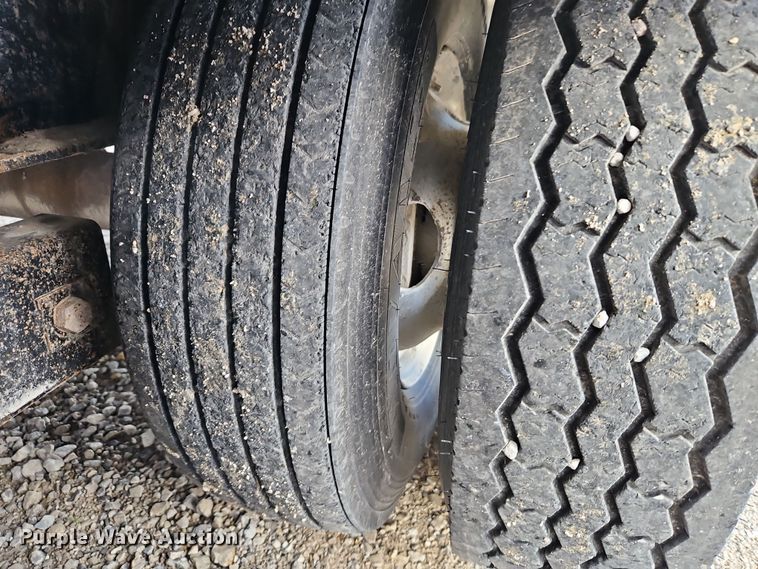 image for item LB9664 2014 Lamar GN3220 equipment trailer