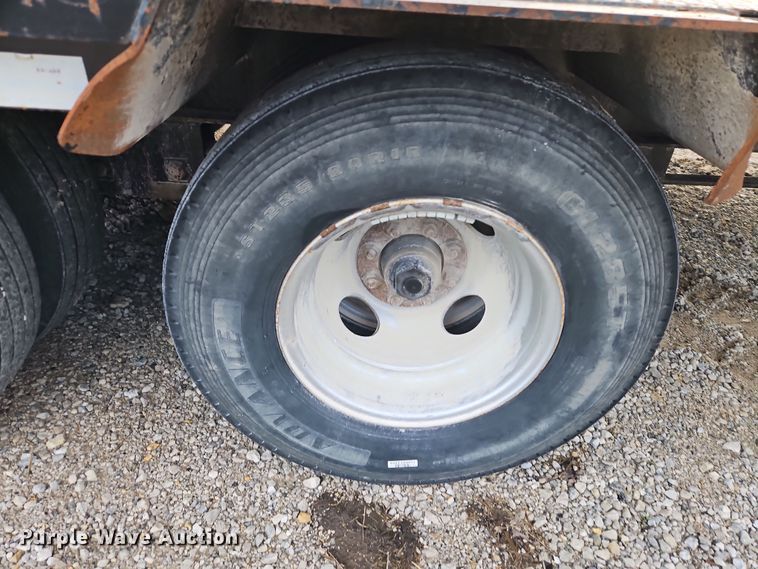 image for item LB9664 2014 Lamar GN3220 equipment trailer