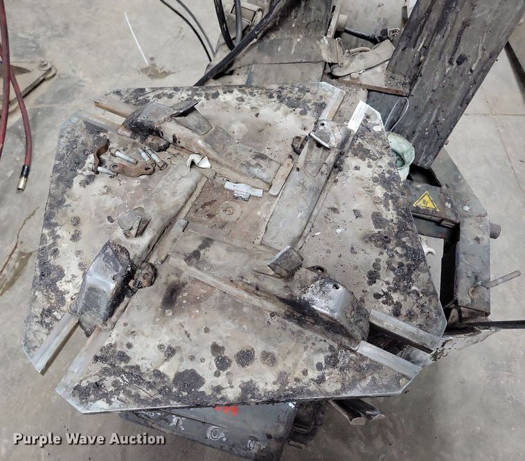 image for item LC9789 2011 Bosch TCE300 tire machine