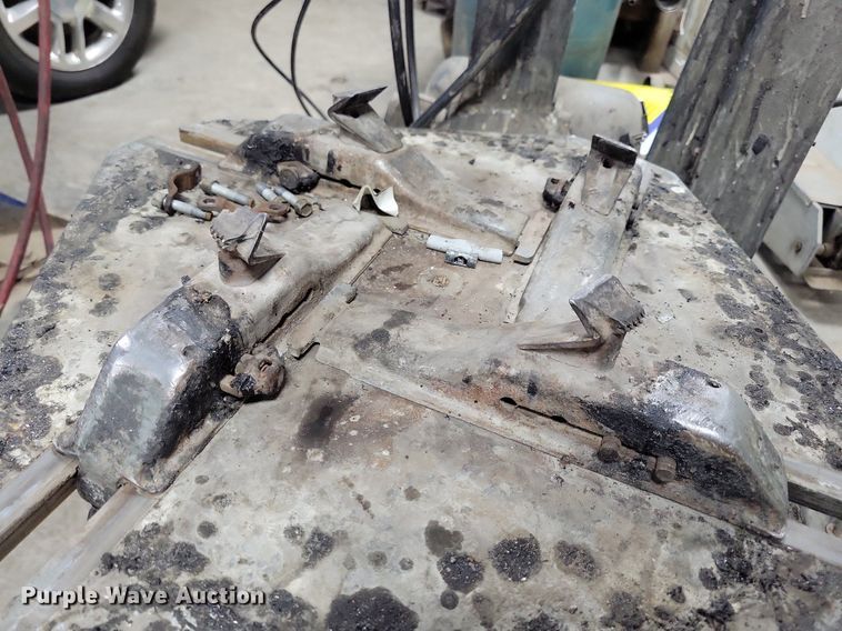 image for item LC9789 2011 Bosch TCE300 tire machine