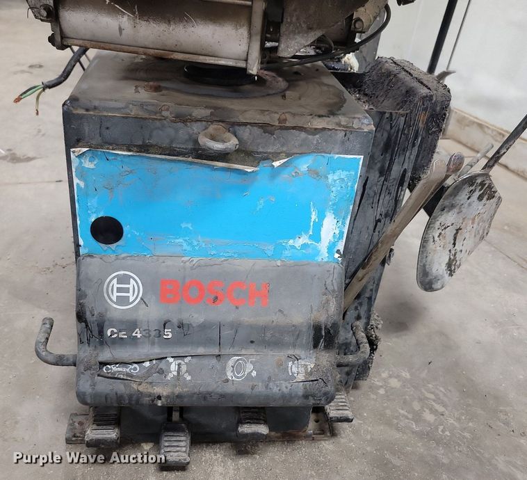 image for item LC9789 2011 Bosch TCE300 tire machine