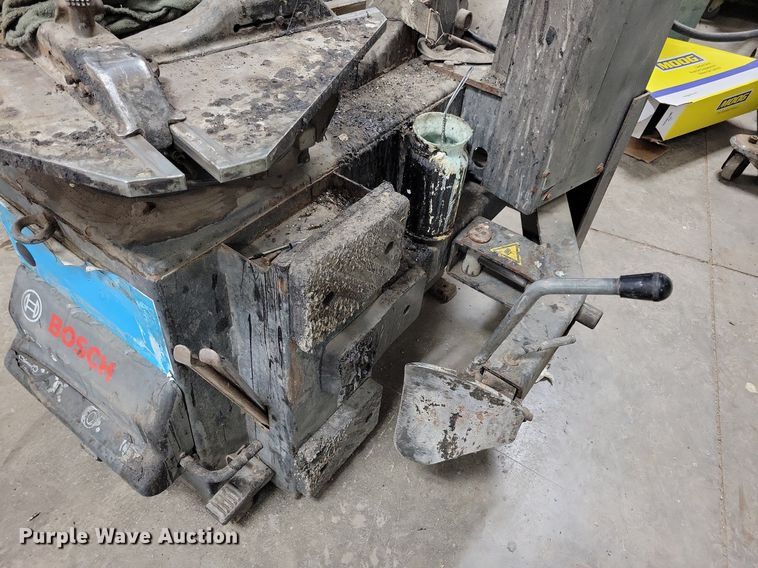 image for item LC9789 2011 Bosch TCE300 tire machine