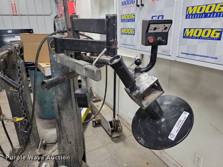 image for item LC9789 2011 Bosch TCE300 tire machine