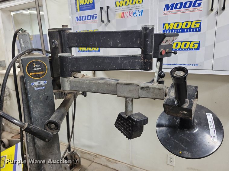 image for item LC9789 2011 Bosch TCE300 tire machine