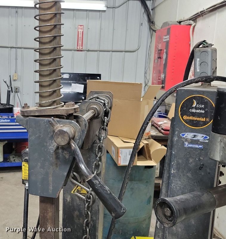 image for item LC9789 2011 Bosch TCE300 tire machine