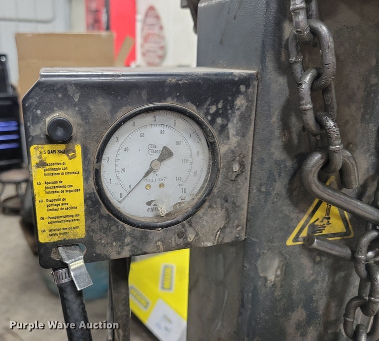 image for item LC9789 2011 Bosch TCE300 tire machine