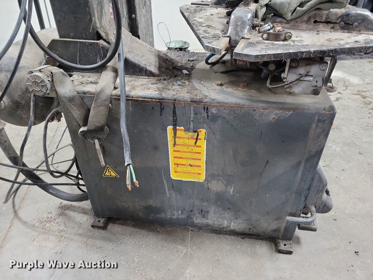 image for item LC9789 2011 Bosch TCE300 tire machine