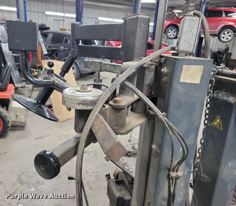 image for item LC9789 2011 Bosch TCE300 tire machine