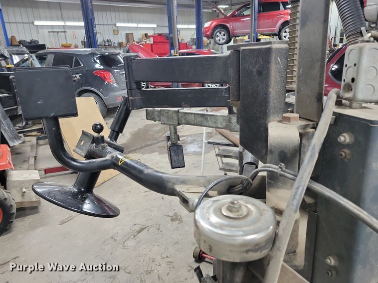 image for item LC9789 2011 Bosch TCE300 tire machine