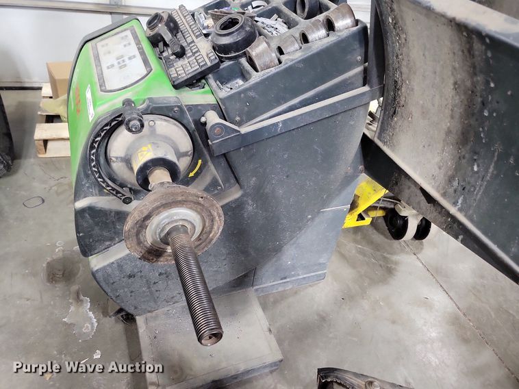 image for item LC9790 2012 Bosch WBE 4430 tire balancer