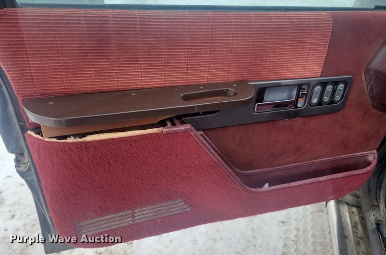 image for item LC9792 1991 Chevrolet 1500 Silverado pickup truck