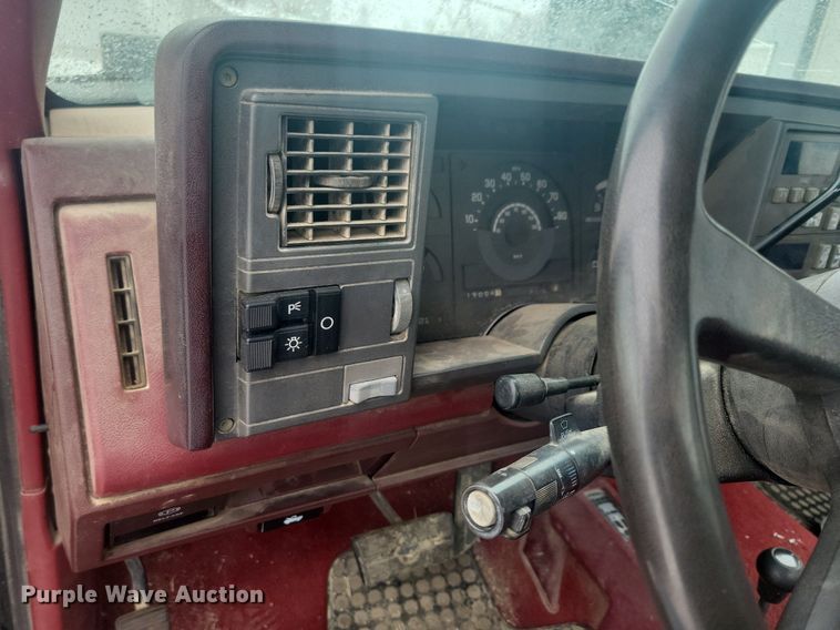 image for item LC9792 1991 Chevrolet 1500 Silverado pickup truck