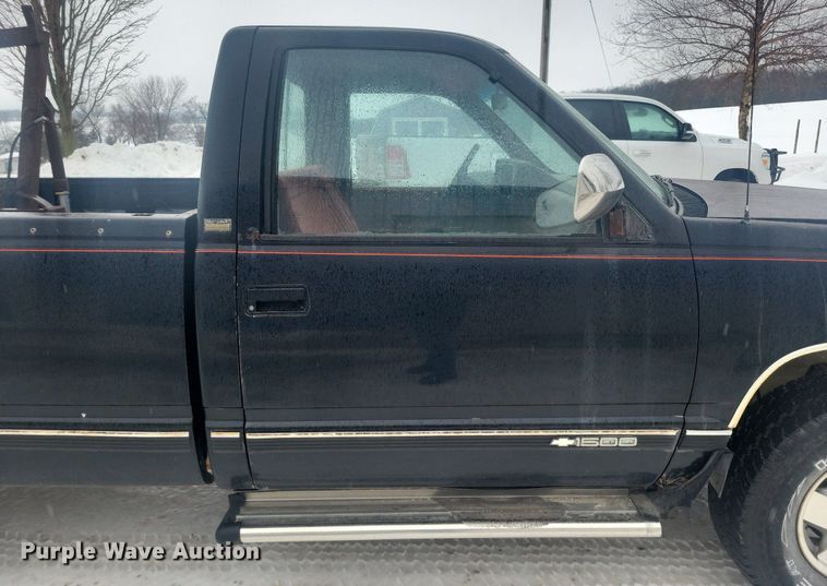 image for item LC9792 1991 Chevrolet 1500 Silverado pickup truck