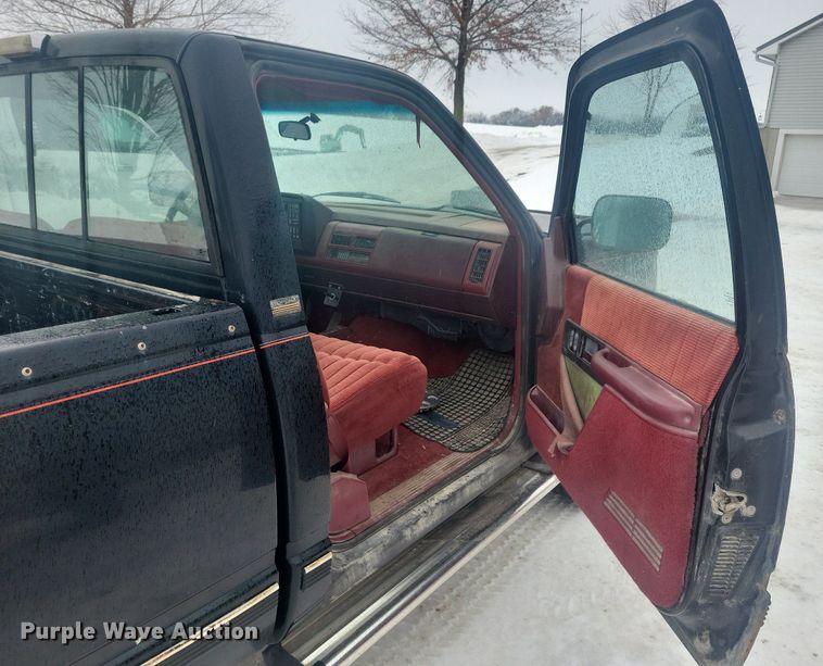 image for item LC9792 1991 Chevrolet 1500 Silverado pickup truck