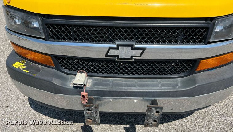 image for item LF9352 2017 Chevrolet Express G4500 shuttle bus