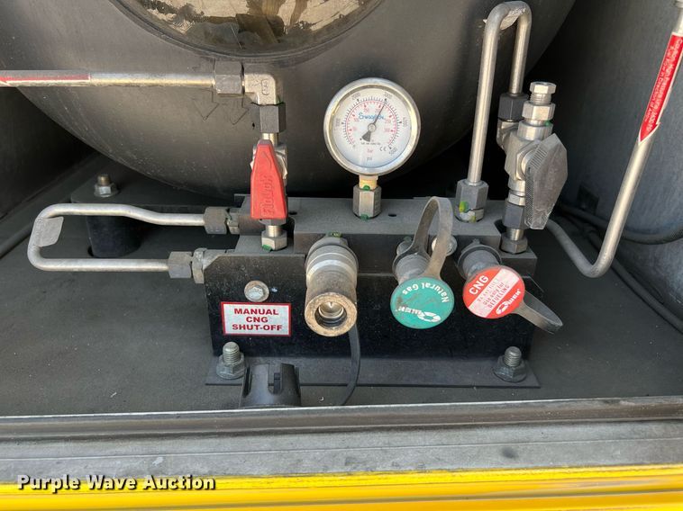 image for item LF9352 2017 Chevrolet Express G4500 shuttle bus