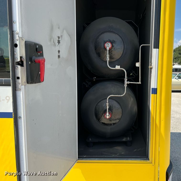 image for item LF9352 2017 Chevrolet Express G4500 shuttle bus