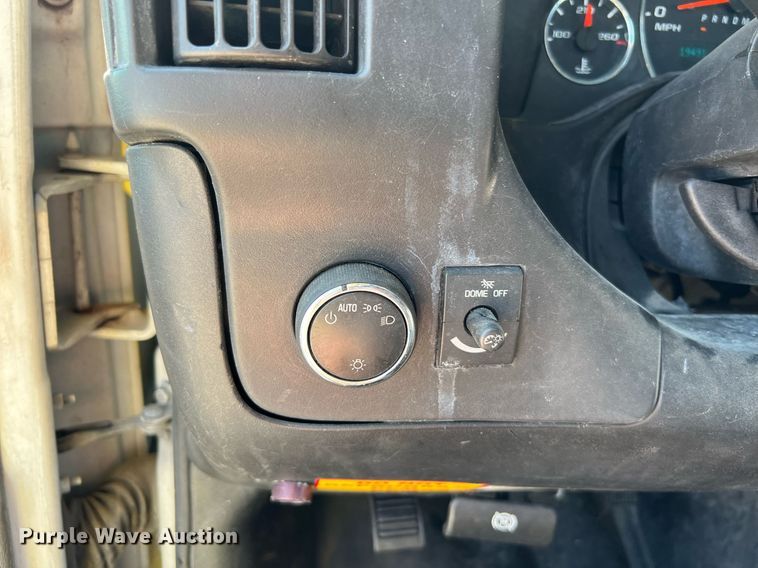 image for item LF9352 2017 Chevrolet Express G4500 shuttle bus