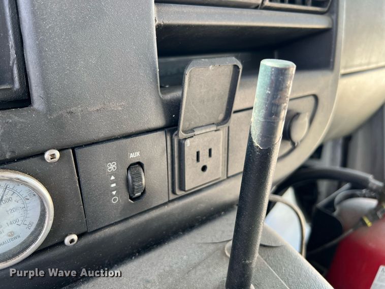 image for item LF9352 2017 Chevrolet Express G4500 shuttle bus