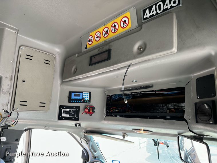 image for item LF9352 2017 Chevrolet Express G4500 shuttle bus