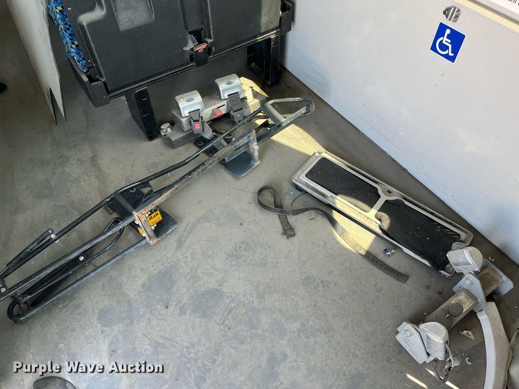 image for item LF9352 2017 Chevrolet Express G4500 shuttle bus