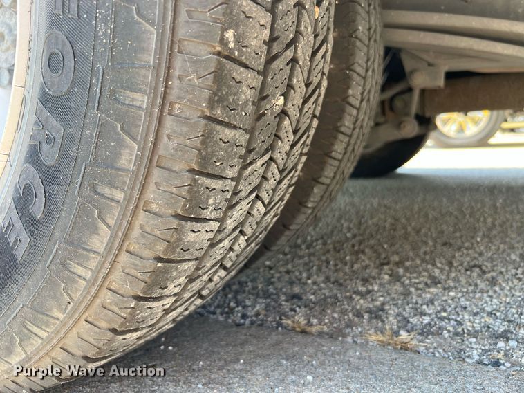 image for item LF9352 2017 Chevrolet Express G4500 shuttle bus