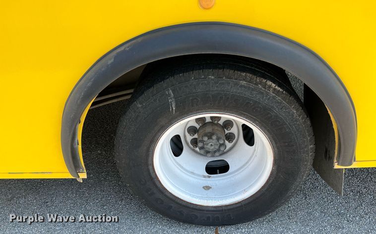 image for item LF9352 2017 Chevrolet Express G4500 shuttle bus