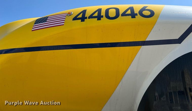 image for item LF9352 2017 Chevrolet Express G4500 shuttle bus