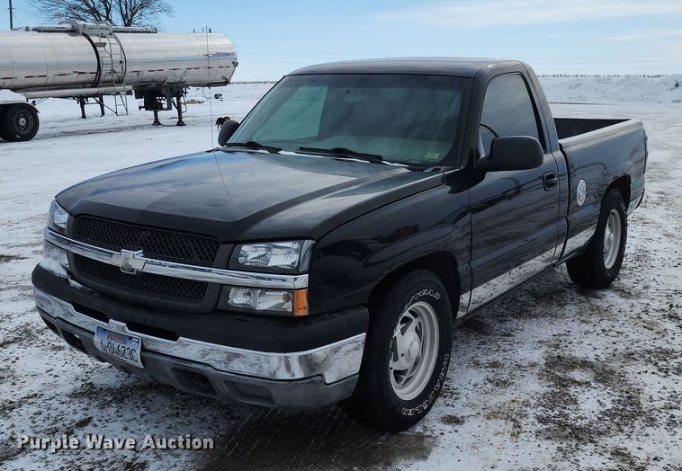 image for item LJ9473 2003 Chevrolet Silverado 1500 pickup truck