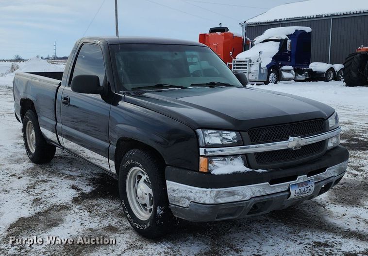 image for item LJ9473 2003 Chevrolet Silverado 1500 pickup truck