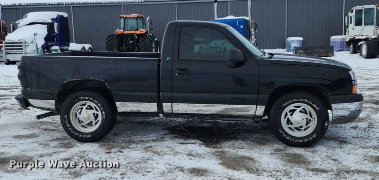 image for item LJ9473 2003 Chevrolet Silverado 1500 pickup truck