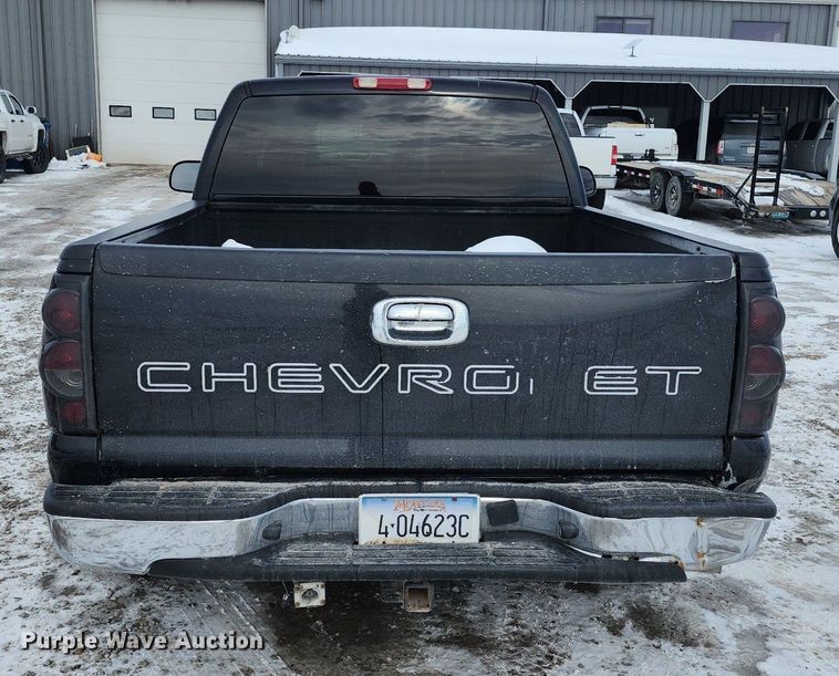 image for item LJ9473 2003 Chevrolet Silverado 1500 pickup truck