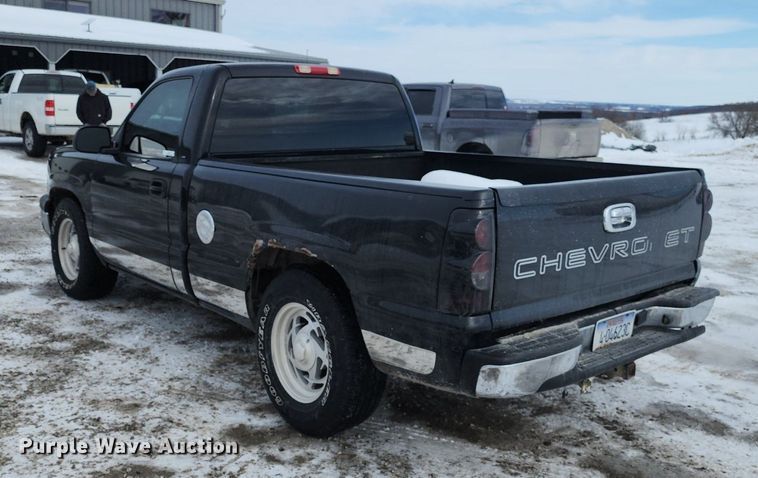 image for item LJ9473 2003 Chevrolet Silverado 1500 pickup truck