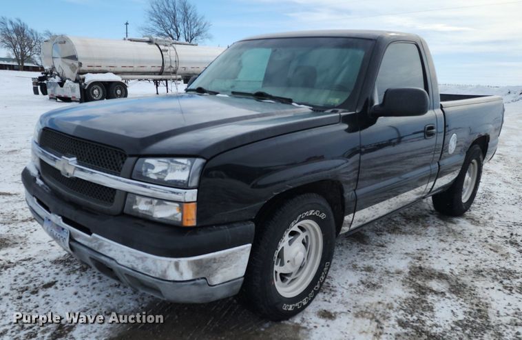 image for item LJ9473 2003 Chevrolet Silverado 1500 pickup truck