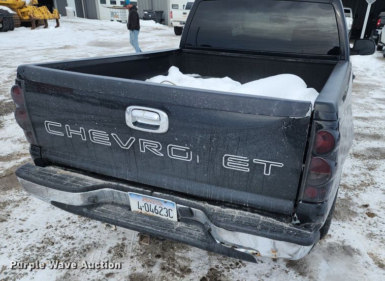 image for item LJ9473 2003 Chevrolet Silverado 1500 pickup truck