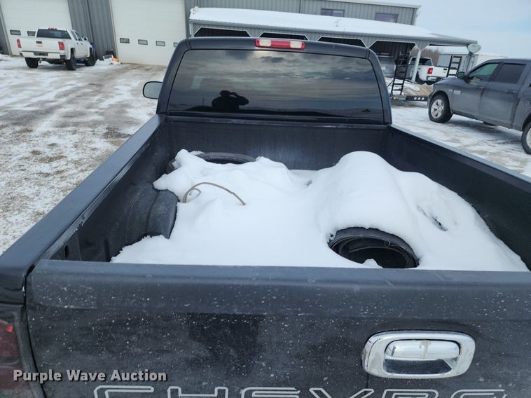 image for item LJ9473 2003 Chevrolet Silverado 1500 pickup truck